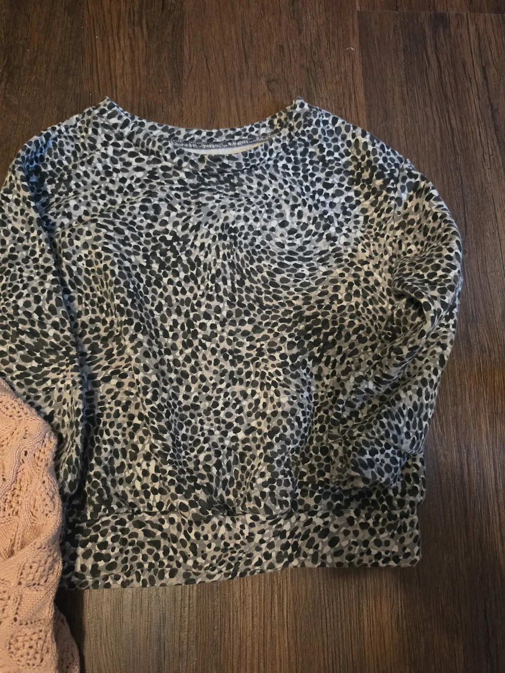 Childrens PlacwPink Openwork Crewneck &Old Navy Black-White Leopard Pullover Set
